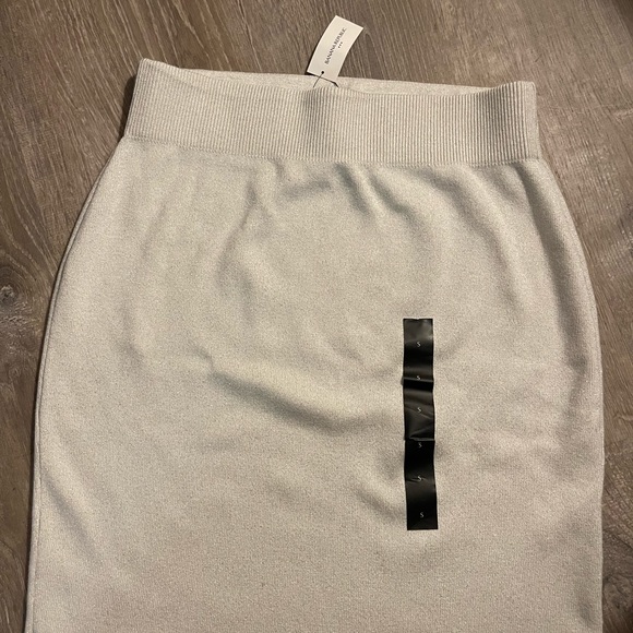 Banana Republic SHINE MINI SWEATER SKIRT - Picture 2 of 4